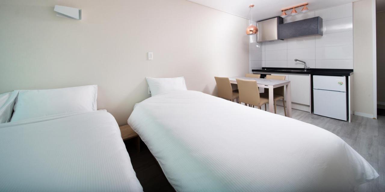 Poeta Pension Seogwipo Exterior photo