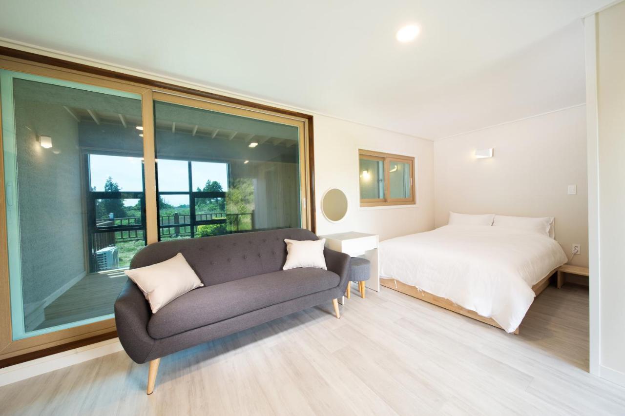 Poeta Pension Seogwipo Exterior photo