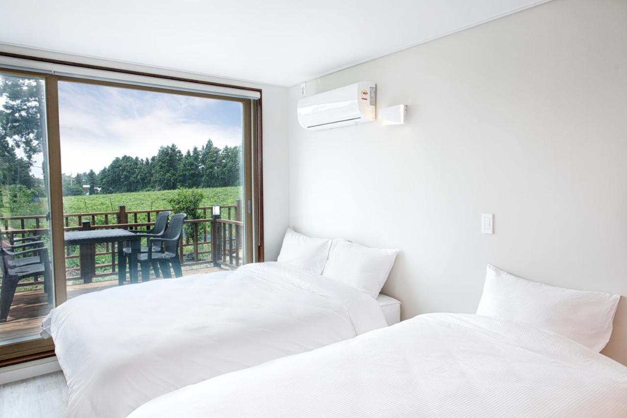 Poeta Pension Seogwipo Exterior photo
